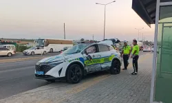 Polis aracı takla attı: 2 kişi yaralandı