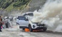Seyir halindeki cip bir anda alev topuna döndü: Sürücü son anda kurtuldu