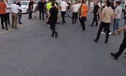 Sokak ortasında d*hşet: Silahlar ve sopalar konuştu, 2 yaralı!
