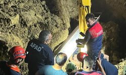 Su kuyusu kazarken göçük meydana geldi: Baba ve oğlu toprak altında kaldı