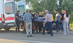 Tarım aracına arkadan çarpan hafif ticari aracın sürücüsü olay yerinde öldü