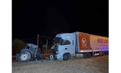 Tır ile çarpışan traktör sürücüsü öldü; 1 kişi ağır yaralandı