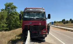 Tırla çarpışan traktörün sürücüsü hayatını kaybetti