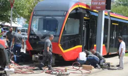 Tramvayın çarptığı 24 yaşındaki kadın ağır yaralandı