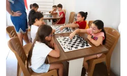 Yaz kurslarında satranç heyecanı yaşanıyor