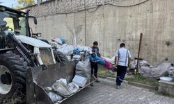 Yıllardır karton biriktiriyorlardı, site zabıta ekiplerince temizlendi!