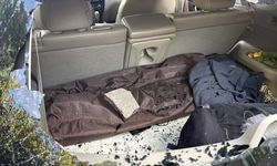 Yol tartışması kavgaya dönüştü: Otomobilin camını taşla kırıp sürücüyü darbettiler
