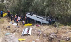 Yolcu minibüsü şarampole uçtu: 4 ölü, 10 yaralı