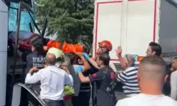 Yolcu otobüsü kamyona arkadan çarptı: 1’i ağır 8 yaralı