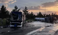 Yolcu otobüsü tankerle çarpıştı: 2'si ağır 38 kişi yaralandı