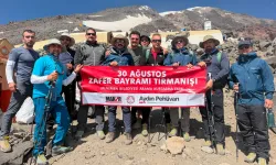 Zaferin ruhu, Ağrı Dağı’nın zirvesine taşındı
