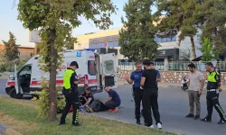 Motosiklet ile refüje ve ağaca çarpan 14 yaşındaki çocuk sürücü hayatını kaybetti