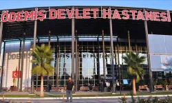 İzmir'de devrilen motosikletin 16 yaşındaki sürücüsü yaralandı