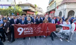 İzmir 9 Eylül kutlamalarında binler Cumhuriyet Meydanı’na yürüdü