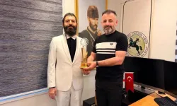 Akif Manaf 'Sanat ve Barış Ödülü' ile onurlandırıldı
