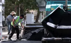 Balçova’da yol ve çevre düzenleme çalışmaları sürüyor