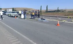 Bariyerlere çarpan 24 yaşındaki genç motosiklet sürücüsü olay yerinde öldü