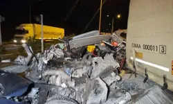 İki tır ile ticari aracın karıştığı zincirleme kazada 1 kişi öldü, 7 kişi yaralandı