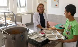 İzmir’de 32 özel eğitim okuluna sıcak yemek desteği