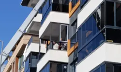 3 yaşındaki çocuk cam balkondan düşmesi sonucu ağır yaralandı