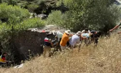 Dere yatağına devrilen otomobildeki 1 kişi olay yerinde hayatını kaybetti