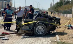 Feci kazada otomobil ikiye ayrıldı: 2 kişi hayatını kaybetti