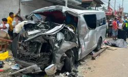 Filipinler'de minibüsle motosiklet çarpıştı: 6 ölü, çok sayıda yaralı var
