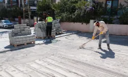 Foça Belediyesi ve İZBETON’dan yol mesaisi