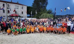 Foça'da U18 plaj voleybolunda şampiyonlar belli oldu