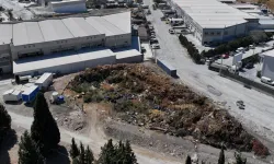 Gaziemir’de 3 aydır depolanan atıklar tepkiye neden oldu