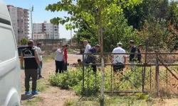 Otomobille takip ettiği husumetlisine kurşun yağdırdı: 1 ölü
