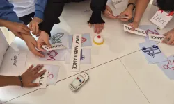 İKÇÜ’den görme engelli öğrencilere İngilizce desteği