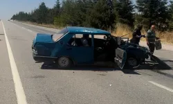 İki otomobil çarpıştı: 1’i bebek, 1’i çocuk 6 yaralı