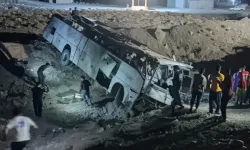 İran'da işçi servisi devrildi: 1 ölü, 15 yaralı