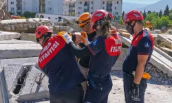 İzmir İtfaiyesi ağır arama kurtarmaya hazırlanıyor