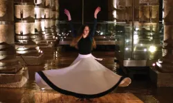 Julie Chaffort’un ‘Suya Yazı Yazmak’ eseri İzmir’de