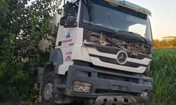 Kalp krizi geçiren beton mikseri sürücüsü kazada hayatını kaybetti