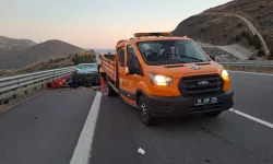 Emniyet şeridinde bulunan kamyonete çarpan otomobildeki yolcu öldü