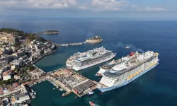 Kuşadası’na 4 kruvaziyerle 11 bin 811 turist geldi