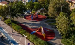 Manisa’nın parklarında güvenli zemin çalışması