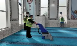 Menderes’in camilerinde köşe bucak temizlik