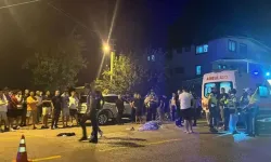 İzmir plakalı otomobilin çarptığı motosikletteki iki genç hayatını kaybetti