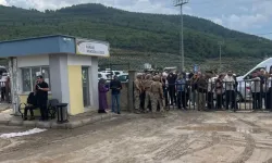 Okul bahçesinde öğretmene silahlı saldırı: Durumu ağır!