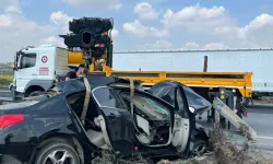 Otomobil orta refüje çarptı: Sürücü yaşamını yitirdi