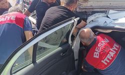 Otomobil tırın altına girdi: Sürücü ağır yaralandı!