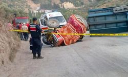 Pide fırını taşıyan traktör devrildi: Sürücü kurtarılamadı