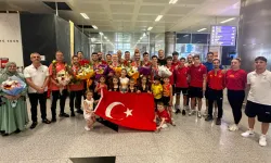 İtalya’dan İzmir’e madalya yağmuru: Şampiyonlar yurda döndü