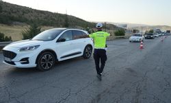 Seyir halindeki otomobile arkadan çarptı: 4 yaralı
