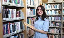Şiirle Avrupa’nın zirvesine çıktı