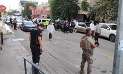 Silahlı kavga caddeyi savaş alanına çevirdi: 3 yaralı